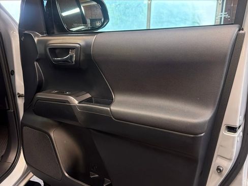 Used 2019 Toyota Tacoma TRD Off-Road w/ TRD Premium Off Road Package AWD/4WD image 26