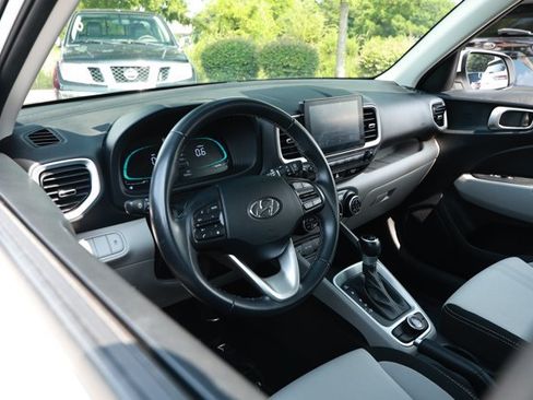 Used 2025 Hyundai Venue SEL FWD image 27