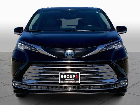 Used 2021 Toyota Sienna XLE image 4