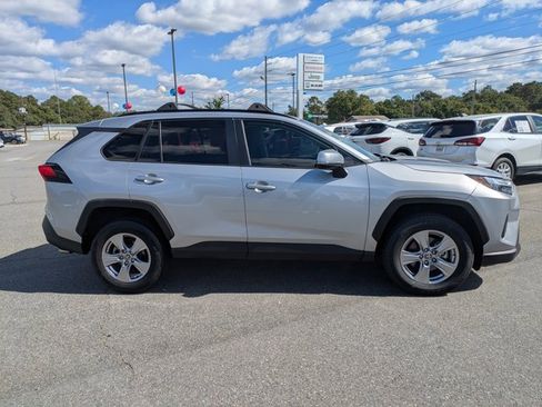 Used 2022 Toyota RAV4 XLE image 3