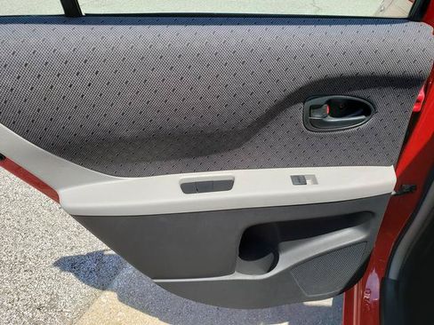 Used 2010 Toyota Yaris 4-Door Hatchback FWD image 13