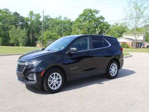 Used 2023 Chevrolet Equinox LT FWD image 2
