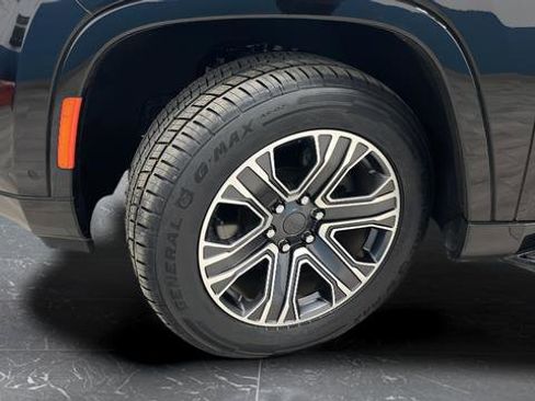 Used 2023 Jeep Wagoneer Series II AWD/4WD image 37