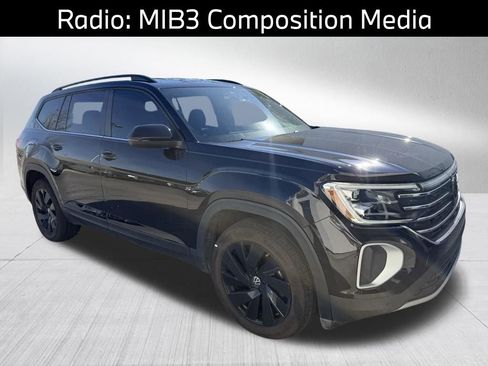 Certified 2024 Volkswagen Atlas SE w/ Black Wheel Package image 5