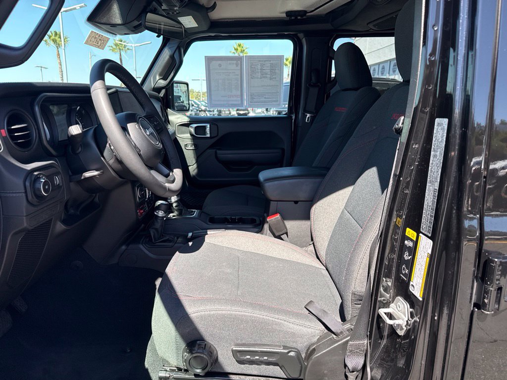 Certified 2025 Jeep Wrangler Unlimited Rubicon w/ Convenience Group AWD/4WD image 13