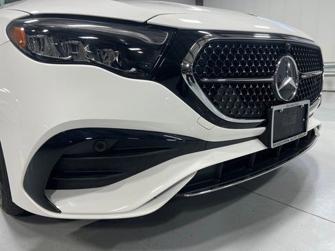 Used 2025 Mercedes-Benz E 350 4MATIC Sedan image 11