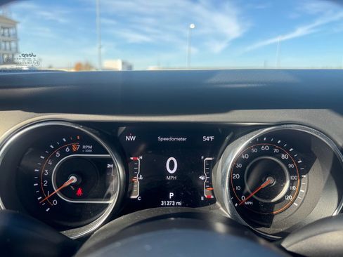 Used 2023 Jeep Gladiator Sport image 16