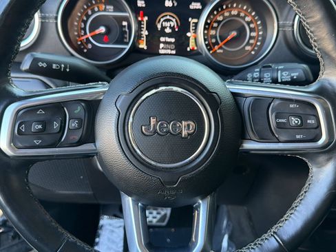 Used 2018 Jeep Wrangler Unlimited Sahara AWD/4WD image 14
