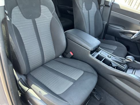 Certified 2023 Kia Sorento LX FWD image 8