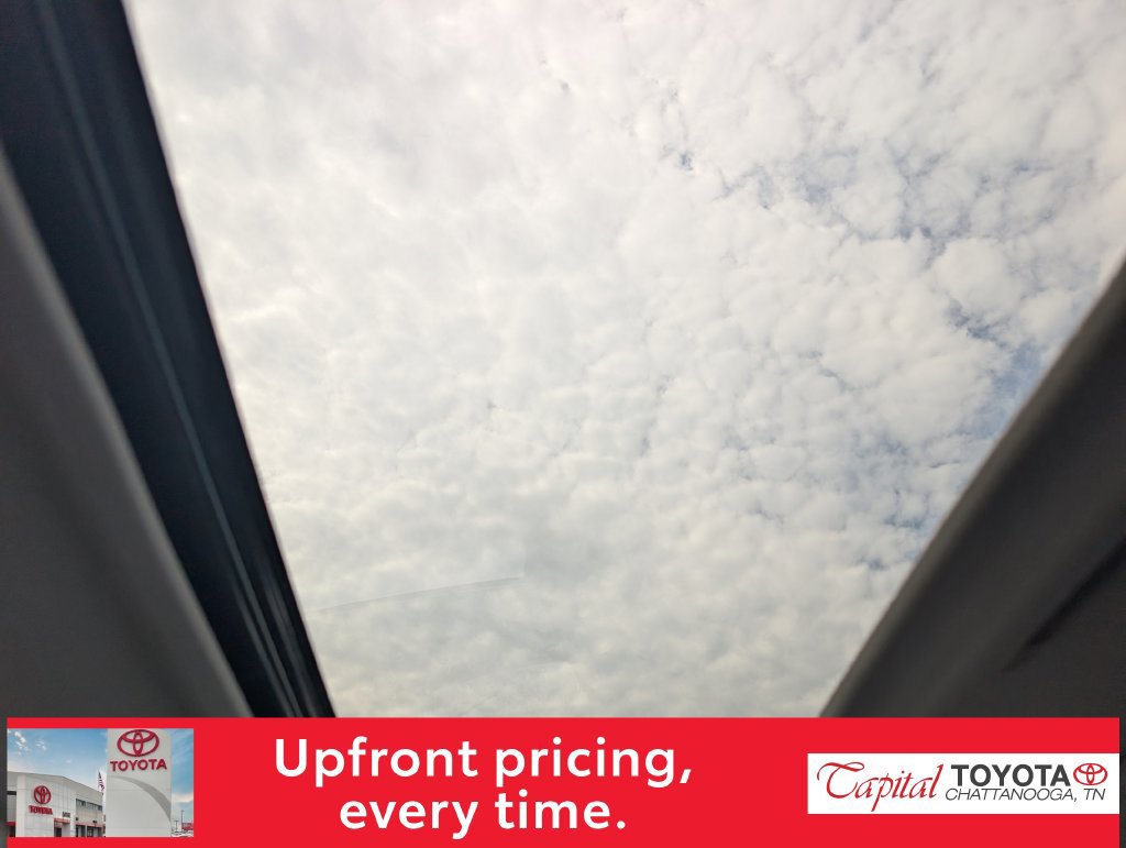 Used 2026 Toyota Sienna XLE FWD image 27