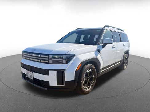 Used 2025 Hyundai Santa Fe SEL image 2