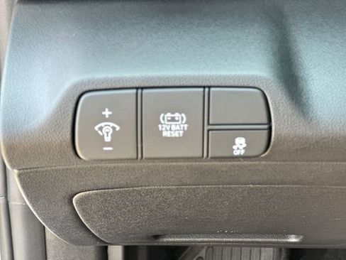 Used 2025 Hyundai Elantra Blue FWD image 13