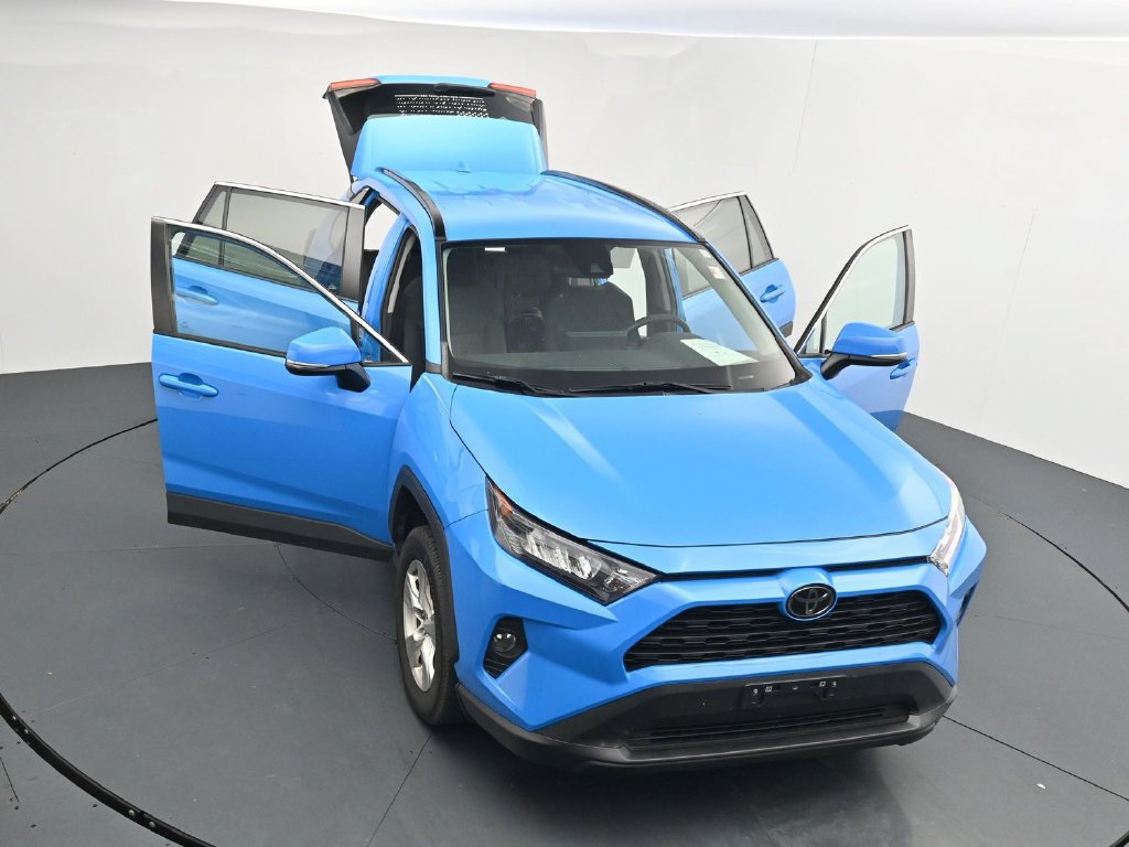 Used 2021 Toyota RAV4 XLE AWD/4WD image 25