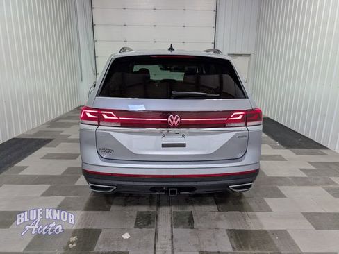 Used 2025 Volkswagen Atlas SE AWD/4WD image 3