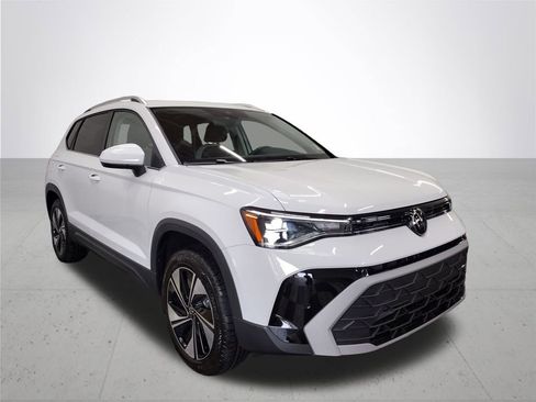 New 2025 Volkswagen Taos SE image 4