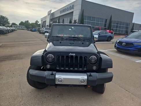 Used 2015 Jeep Wrangler Unlimited Sahara w/ Connectivity Group AWD/4WD image 10