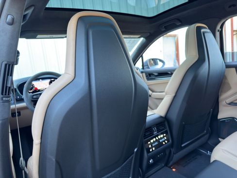Used 2024 Porsche Cayenne Turbo image 41