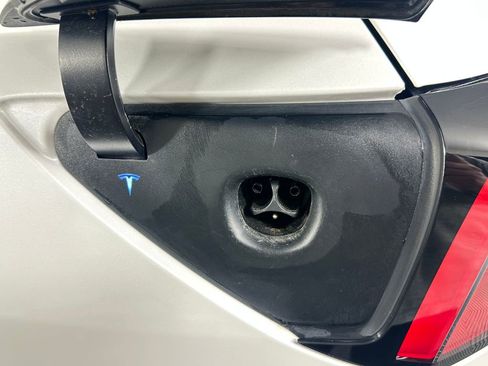 Used 2023 Tesla Model Y Performance image 6