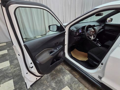 Used 2020 Nissan Kicks S image 9