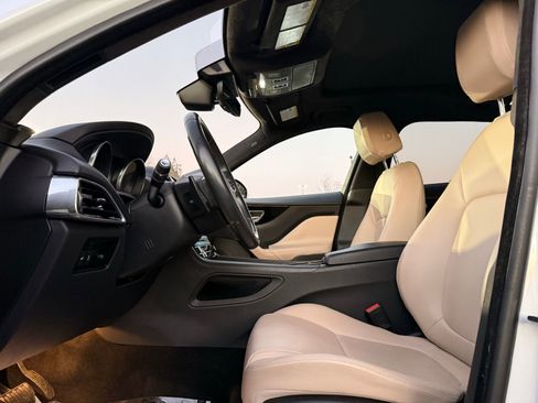 Used 2020 Jaguar F-PACE Premium image 15