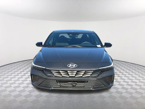 Used 2025 Hyundai Elantra SEL w/ Cargo Package FWD image 2