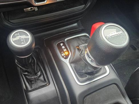 Used 2023 Jeep Gladiator Sport image 23