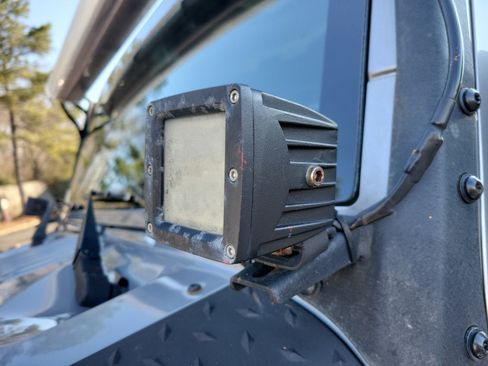 Used 2017 Jeep Wrangler Unlimited Rubicon w/ Connectivity Group image 25