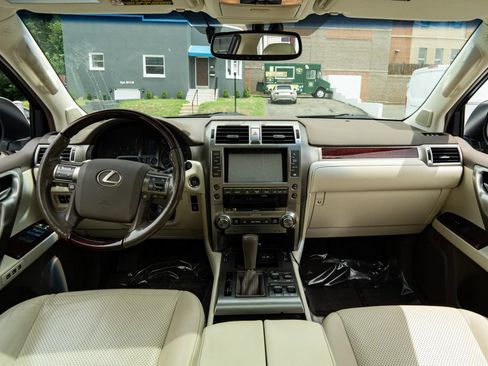 Used 2018 Lexus GX 460 Luxury AWD/4WD image 36
