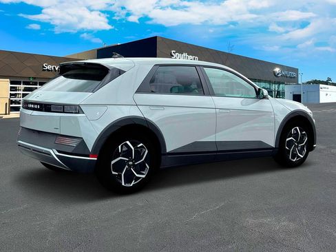 New 2024 Hyundai Ioniq 5 SE image 8