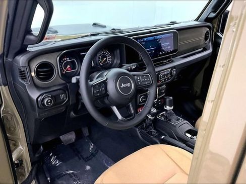 Used 2026 Jeep Gladiator Willys AWD/4WD image 16