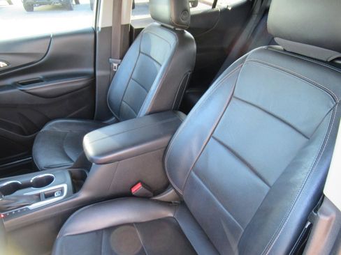 Used 2018 Chevrolet Equinox Premier FWD image 17