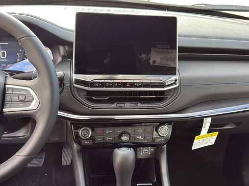 New 2026 Jeep Compass Limited image 15