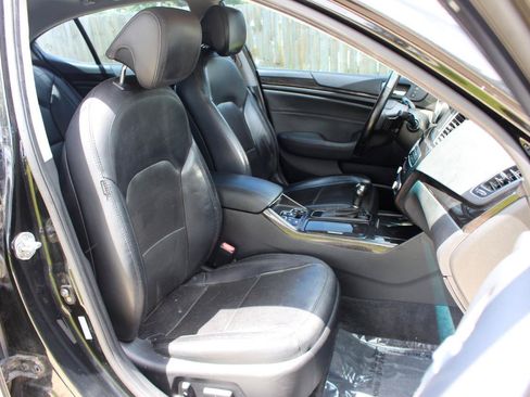 Used 2014 Kia Cadenza Premium w/ Technology Package FWD image 38