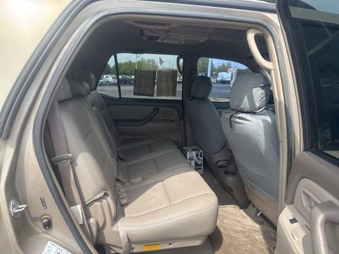 Used 2005 Toyota Sequoia SR5 RWD image 15