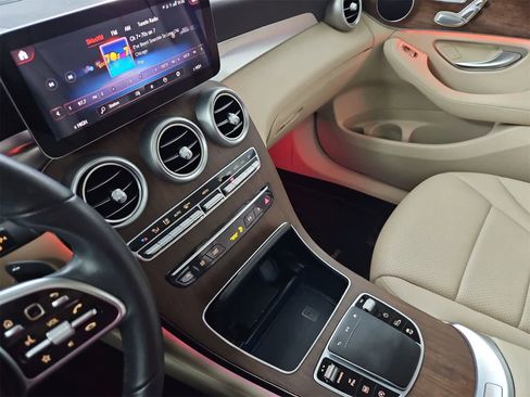 Used 2022 Mercedes-Benz GLC 300 4MATIC image 29