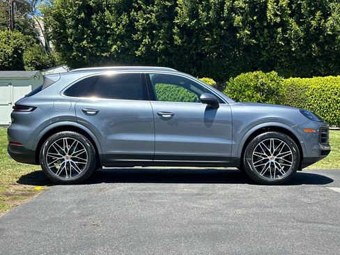 New 2026 Porsche Cayenne AWD/4WD image 9