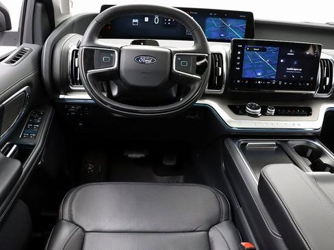 New 2025 Ford Expedition Max Platinum w/ Driver's Package image 15