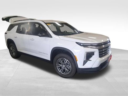 Used 2024 Chevrolet Traverse LT FWD image 5