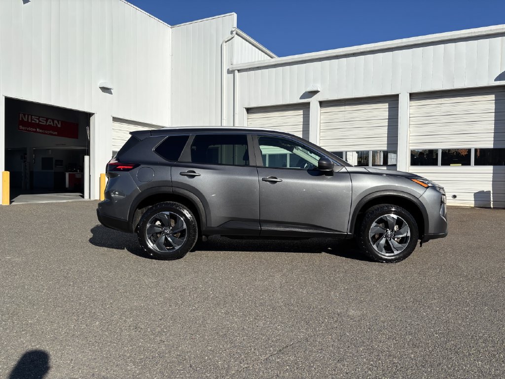 Used 2025 Nissan Rogue SV w/ SV Premium Package AWD/4WD image 8