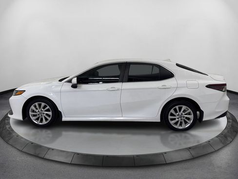 Used 2022 Toyota Camry LE FWD image 9