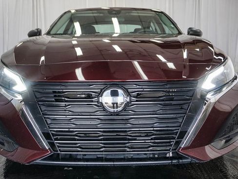 Used 2024 Nissan Altima 2.5 SV image 3