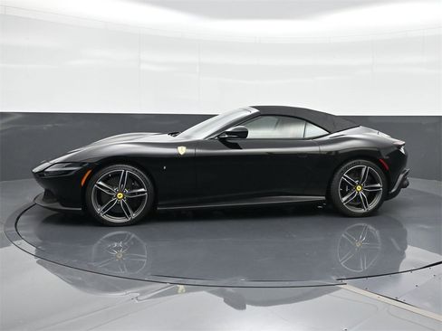 Used 2024 Ferrari Roma Spider image 5