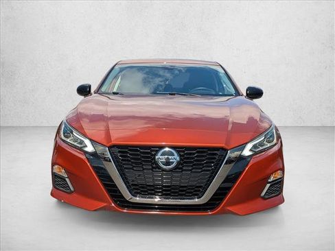 Certified 2021 Nissan Altima 2.5 SR w/ SR Premium Package image 2