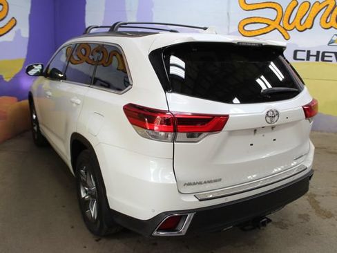Used 2017 Toyota Highlander Limited AWD/4WD image 6