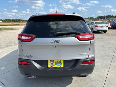 Used 2018 Jeep Cherokee Latitude Plus FWD image 5