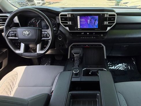 Used 2022 Toyota Tundra SR5 w/ SR5 Convenience Package AWD/4WD image 29