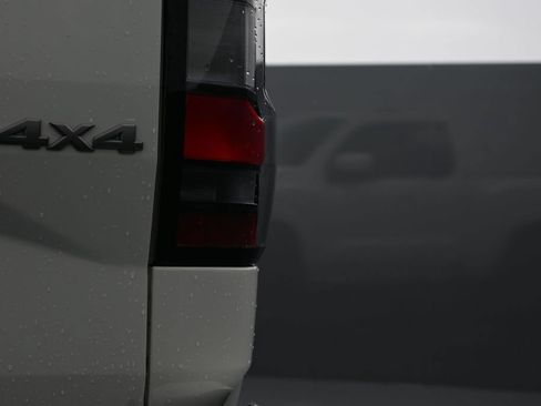 Certified 2025 Nissan Frontier SV AWD/4WD image 13