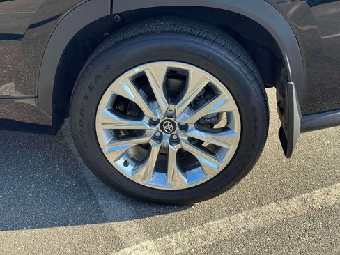 Used 2023 Toyota Highlander Limited AWD/4WD image 11