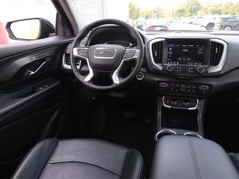 Used 2024 GMC Terrain SLT image 21