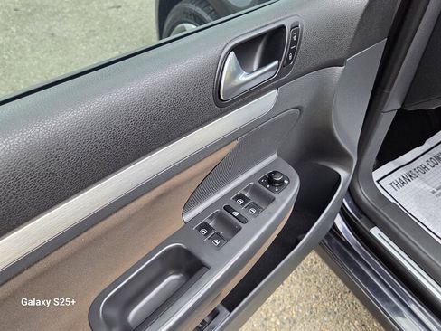 Used 2009 Volkswagen GTI 4-Door FWD image 10